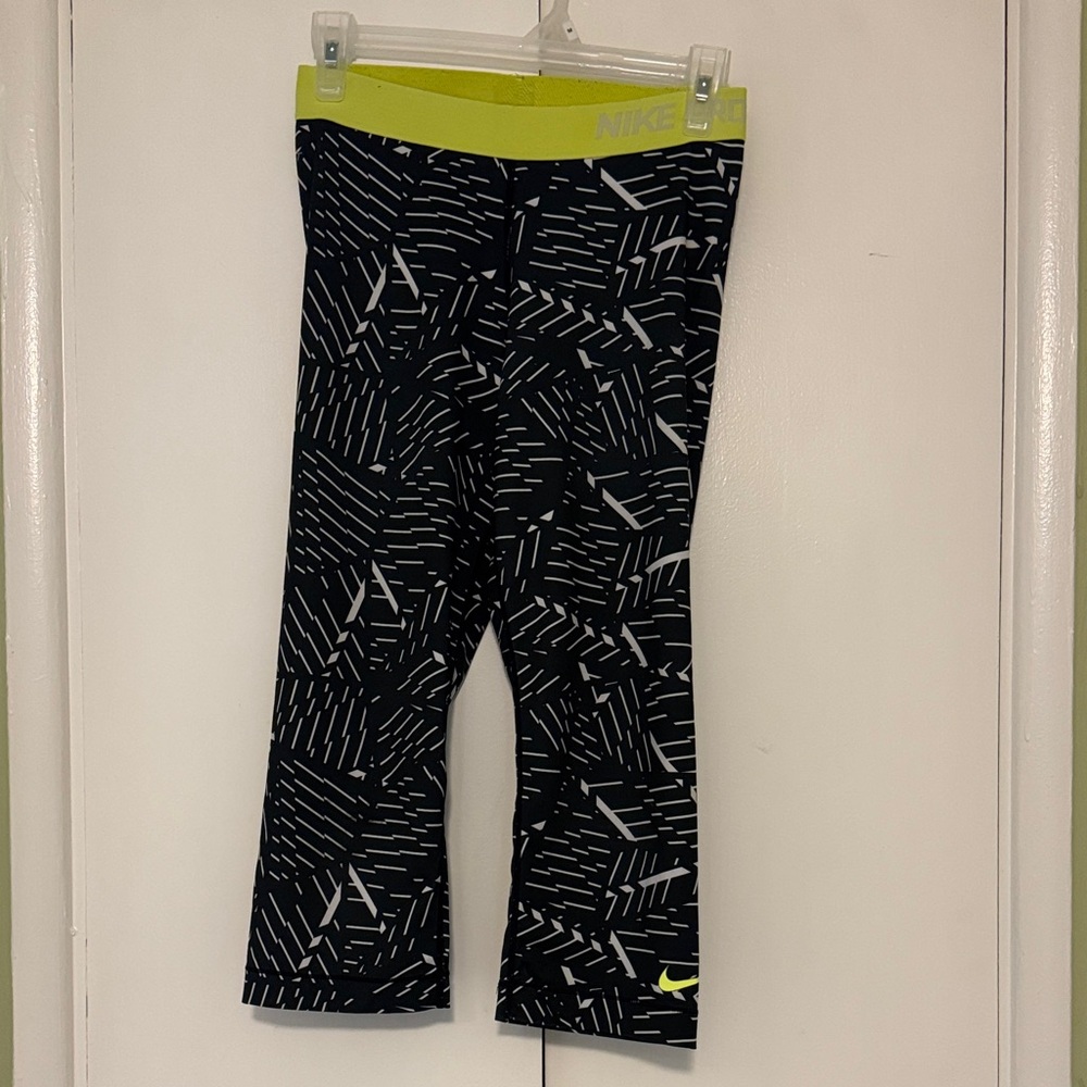 Nike Pro Black and White cropped Leggings w Neon Yellow Waistband women’s medium